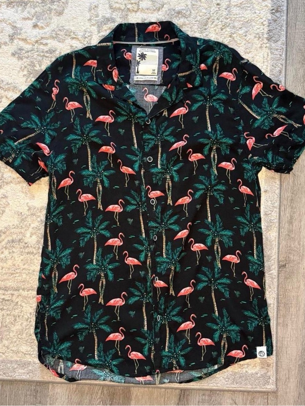 Free Planet black flamingo tropical short sleeve button down shirt M - novelty